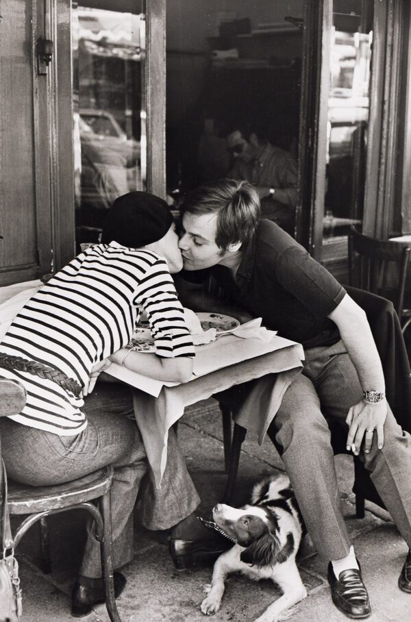 Henri Cartier-Bresson, Couple Kissing, Boulevard Diderot, Paris Henri Cartier-Bresson, Couple Kissing, Boulevard Diderot, Paris